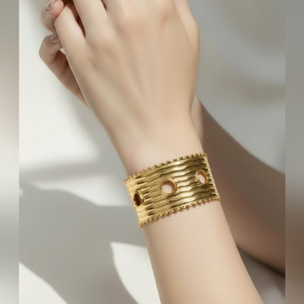 Wide Gold-Plated Stainless Steel Bangle/Adjustable Open-End Fashion Bow Design